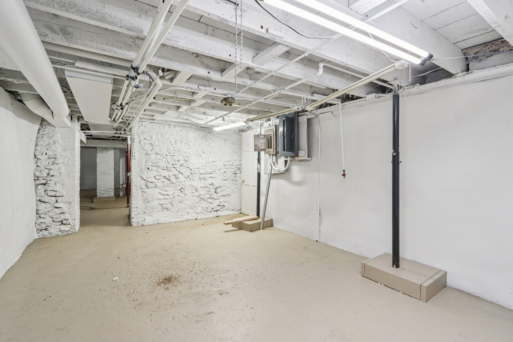 2048 Shoop Street Racine, WI 53404 - Photo 30 of 39 35-web-or-mls-Shoop St-S2201-035