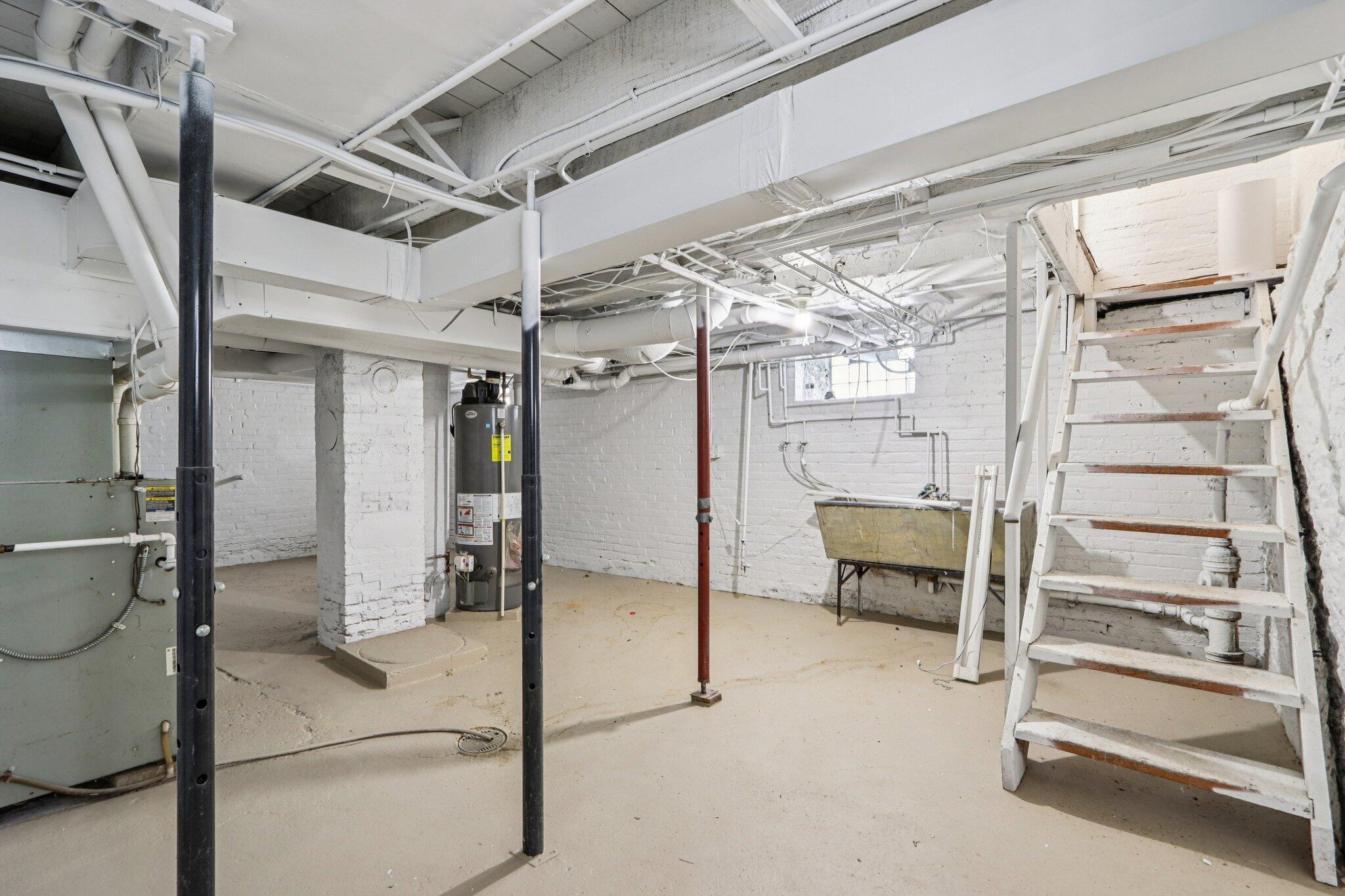 2048 Shoop Street Racine, WI 53404 - Photo 31 of 39 36-web-or-mls-Shoop St-S2201-036