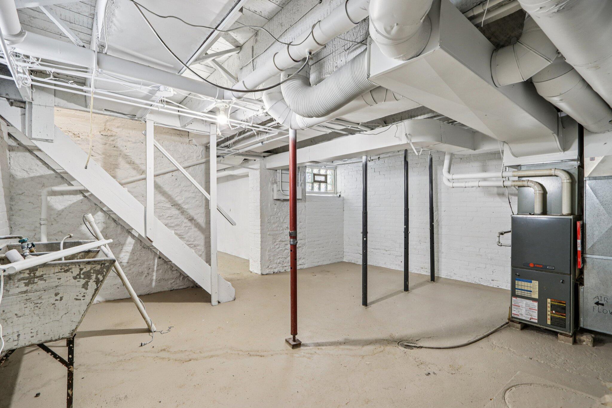 2048 Shoop Street Racine, WI 53404 - Photo 32 of 39 37-web-or-mls-Shoop St-S2201-037