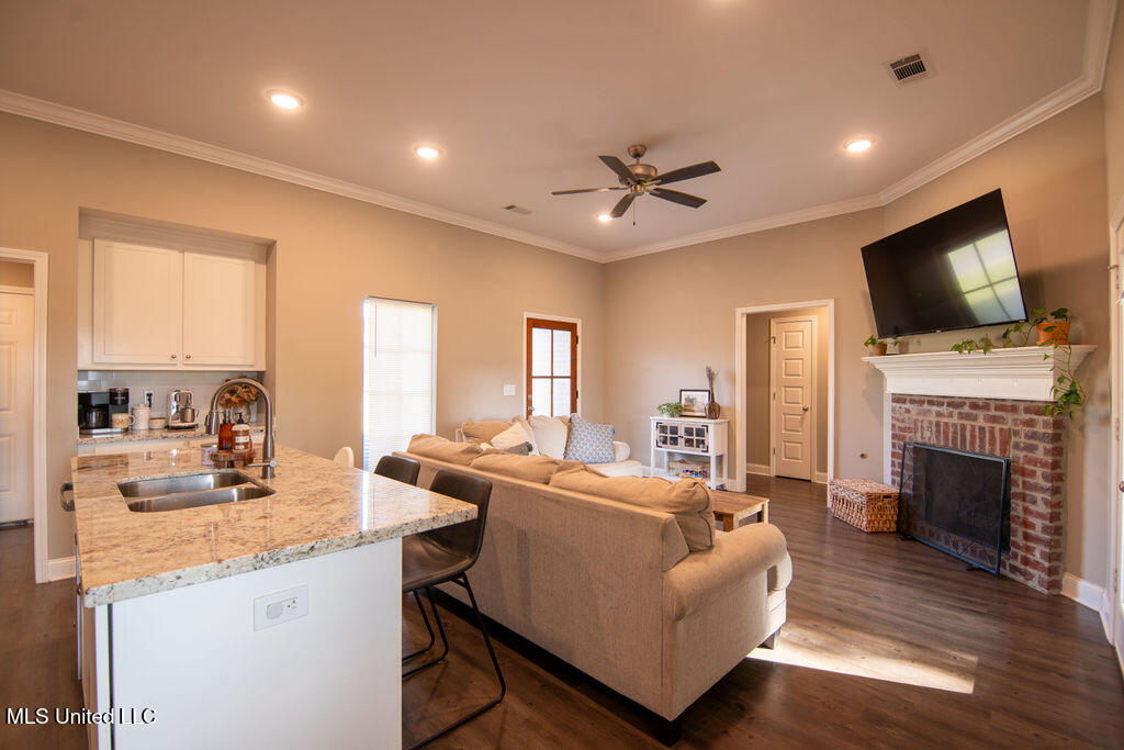 258 Greenfield Ridge Drive Brandon, MS 39042 - Photo 8 of 31 P1046832-HDR