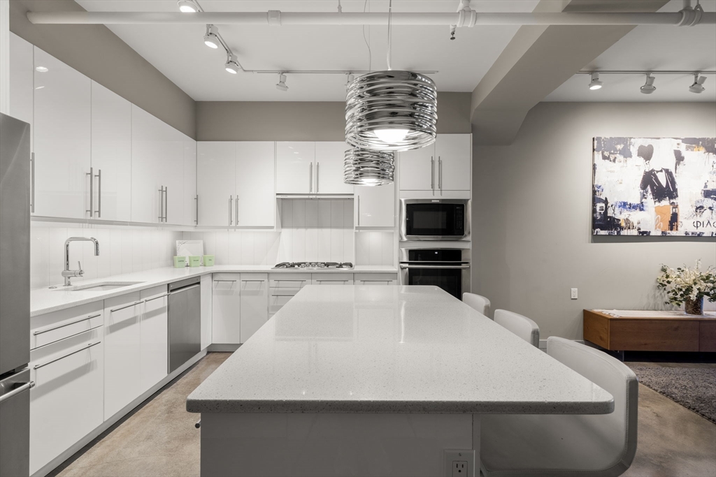 453 Washington Street, Unit 5A Boston, MA 02111 - Photo 33 of 36