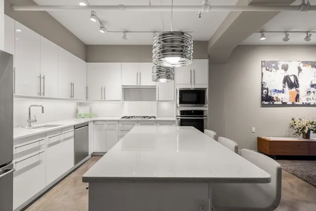 $1,199,000 | 453 Washington Street, Unit 5A, Boston, MA 02111