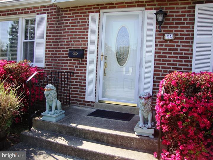 32 South Malin Road Broomall, PA 19008 - Photo 2 of 25 Exterior Front