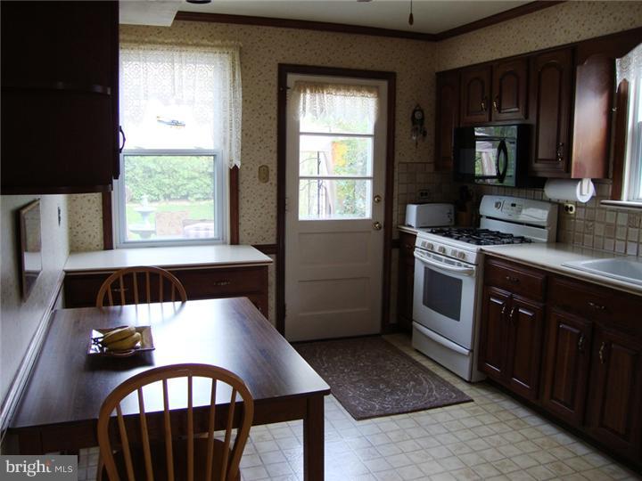 32 South Malin Road Broomall, PA 19008 - Photo 12 of 25 Kitchen