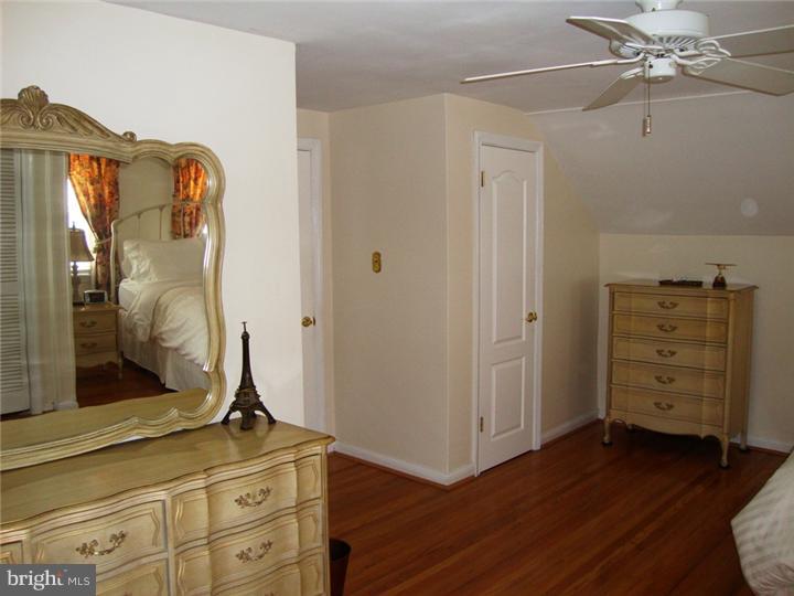 32 South Malin Road Broomall, PA 19008 - Photo 17 of 25 Bedroom - Main