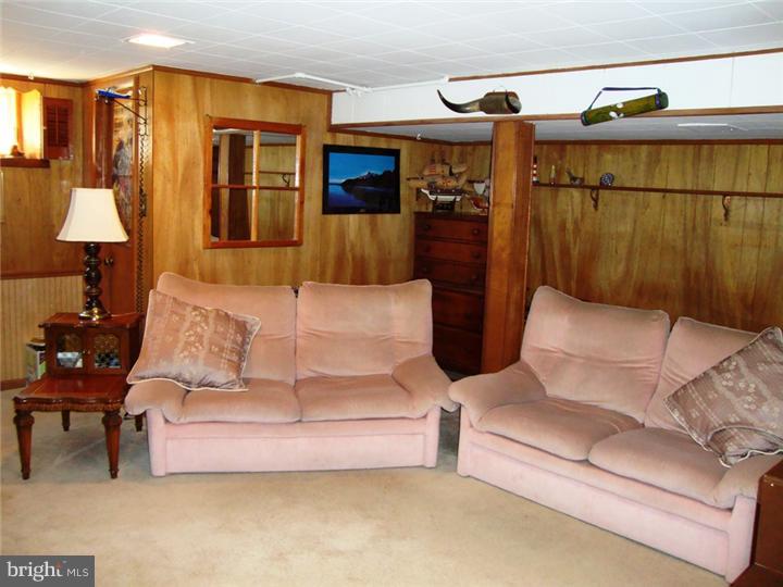 32 South Malin Road Broomall, PA 19008 - Photo 23 of 25 Family Room