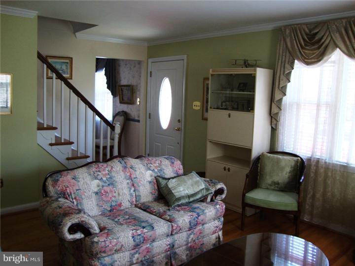 32 South Malin Road Broomall, PA 19008 - Photo 8 of 25 Living Room