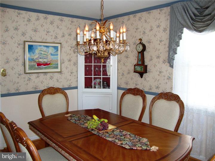 32 South Malin Road Broomall, PA 19008 - Photo 10 of 25 Dining Room
