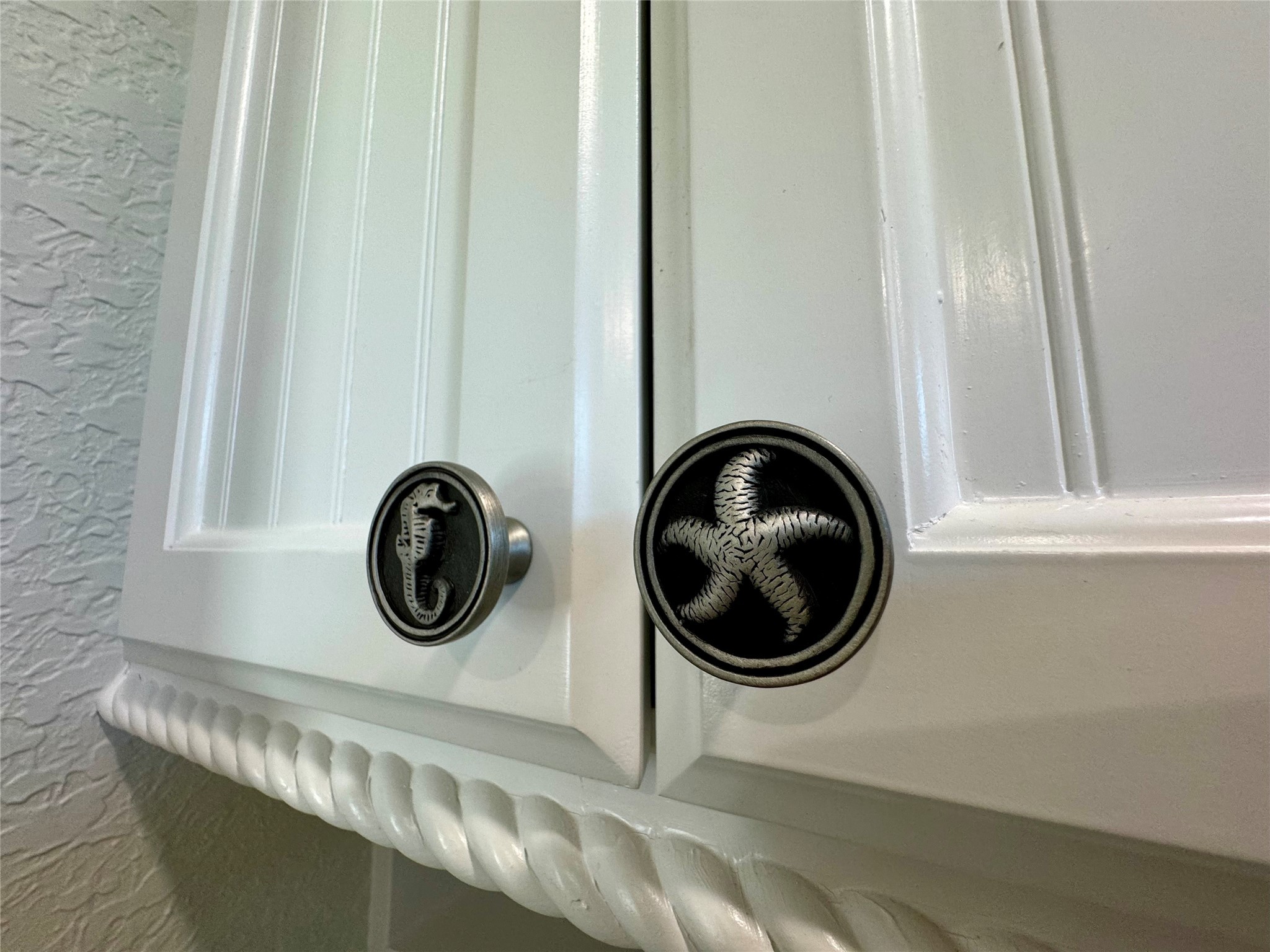 4822 Palm Street Surfside Beach, TX 77541 - Photo 13 of 32 A special touch with beach-themed decorative knobs throughout home.