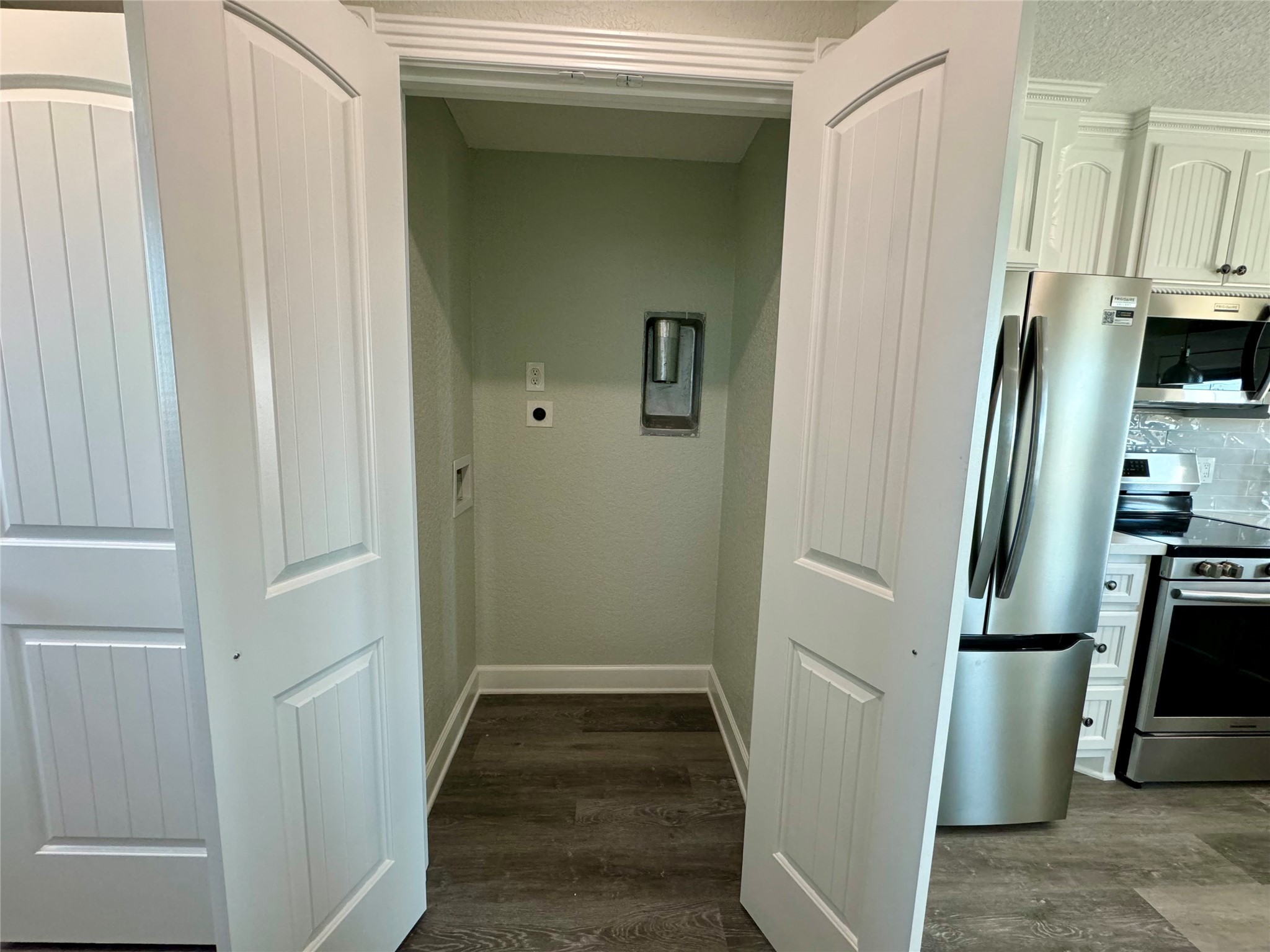 4822 Palm Street Surfside Beach, TX 77541 - Photo 15 of 32 Laundry Room