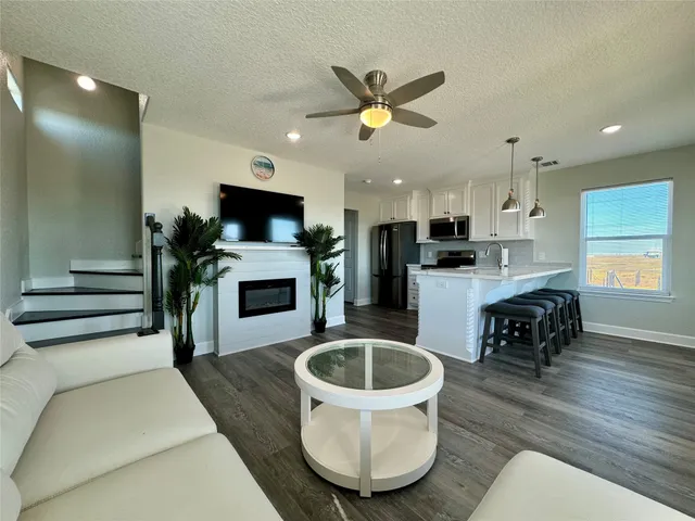 $331,500 | 4822 Palm Street, Surfside Beach, TX 77541