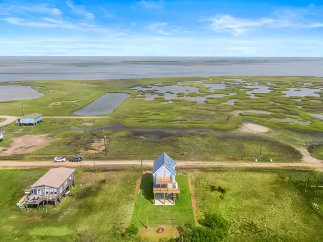 $331,500 | 4822 Palm Street, Surfside Beach, TX 77541