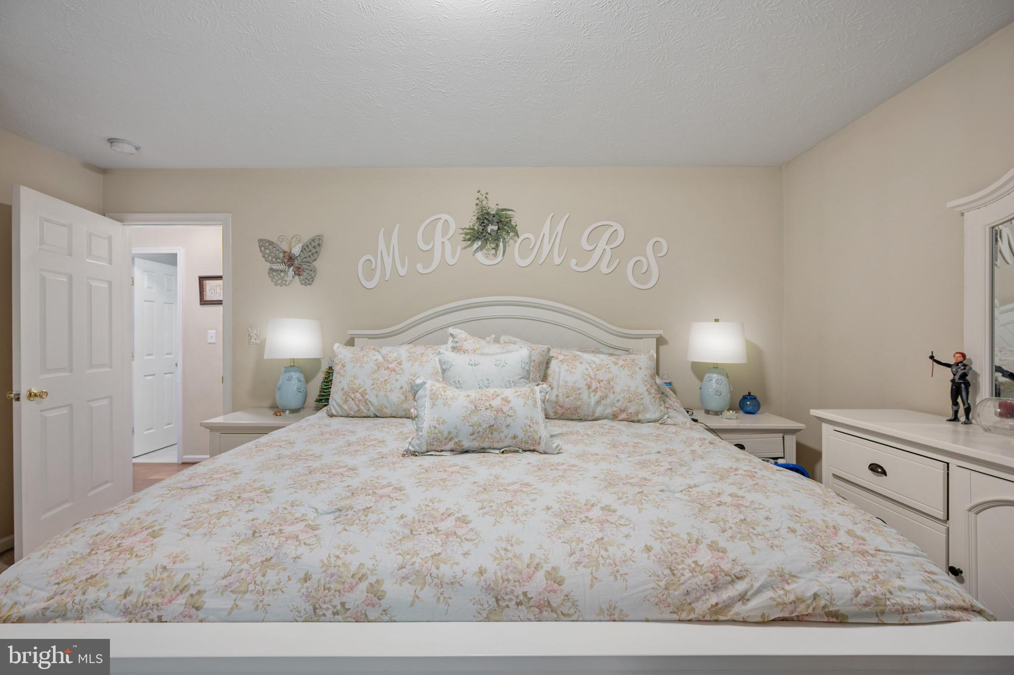 407 Freeze Road Linden, VA 22642 - Photo 11 of 28 Charming bedroom with a cozy vibe.