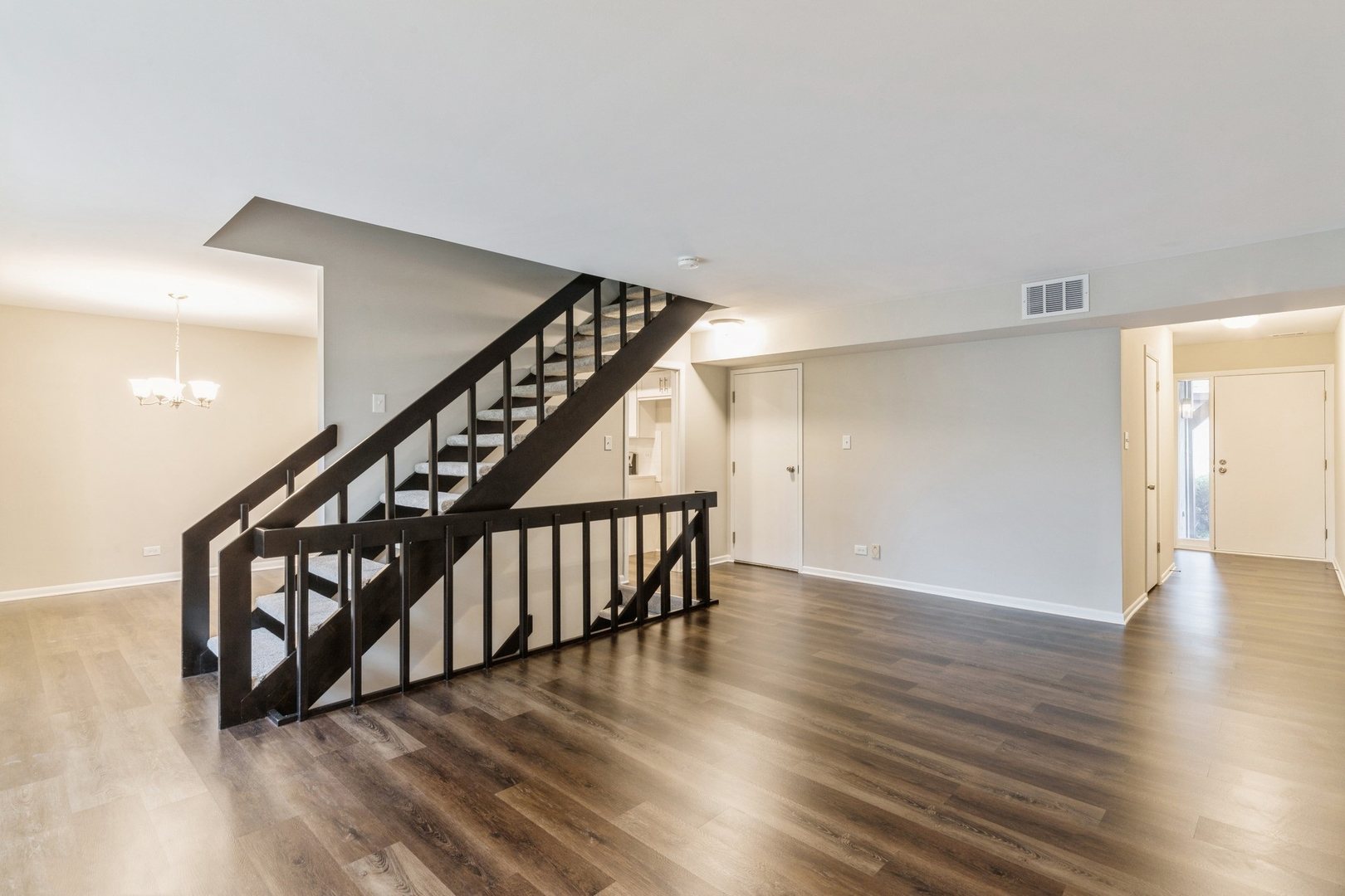 1641 Winnetka Road Glenview, IL 60025 - Photo 4 of 34 Gallery Image 4