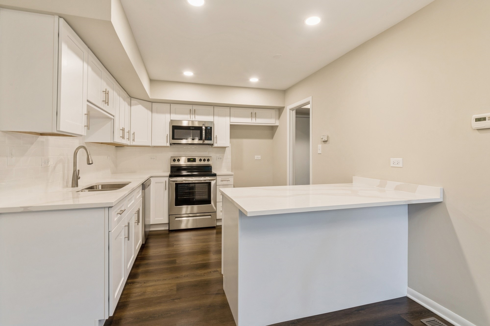 1641 Winnetka Road Glenview, IL 60025 - Photo 8 of 34 Gallery Image 8