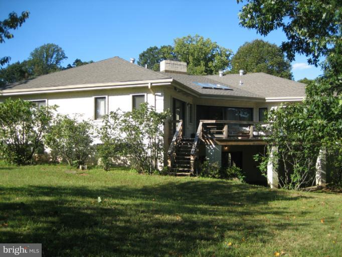6809 Lupine Lane McLean, VA 22101 - Photo 4 of 7 Exterior (Rear)