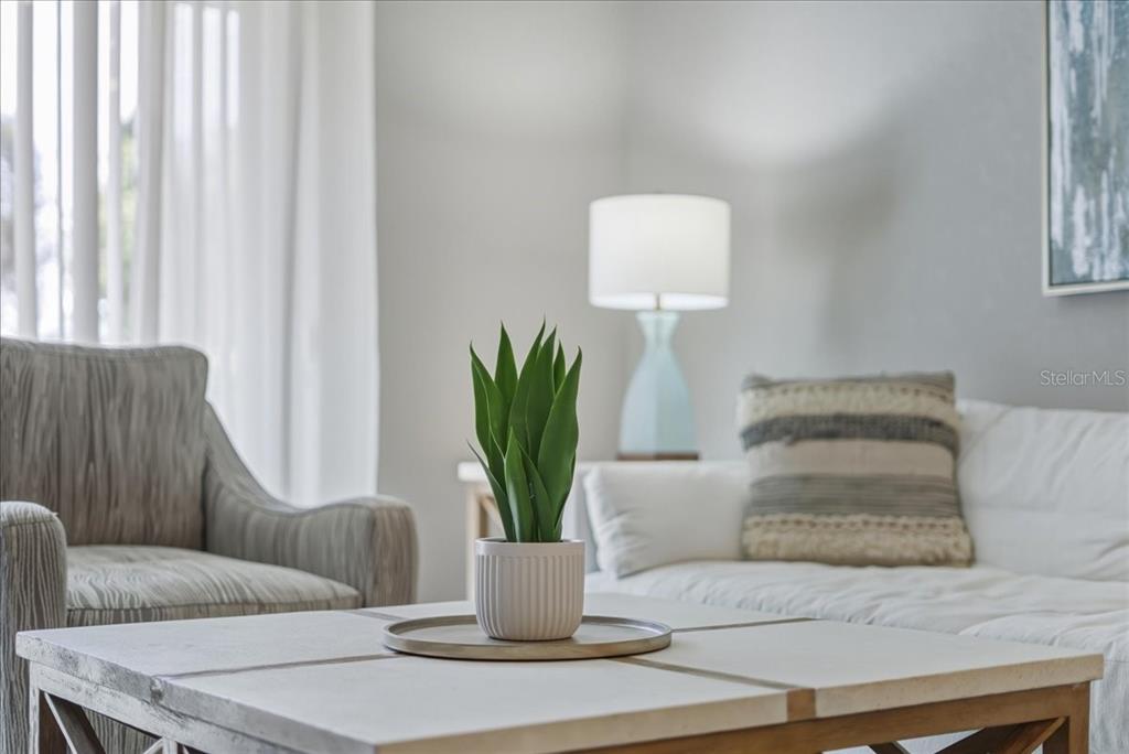 7224 Ketch Place Bradenton, FL 34212 - Photo 18 of 70 a living room with furniture and a potted plant