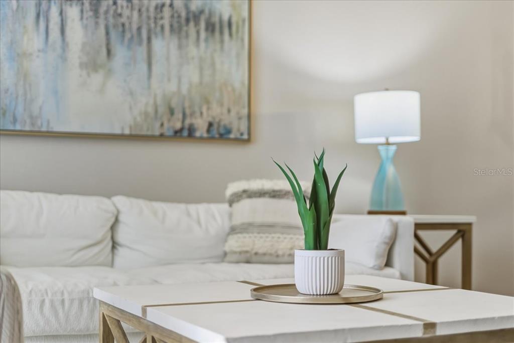7224 Ketch Place Bradenton, FL 34212 - Photo 20 of 70 a living room with furniture and a potted plant