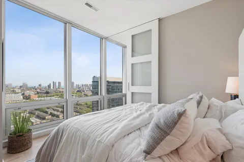 $680,000 | 500 West Superior Street, Unit 1602, Chicago, IL 60654