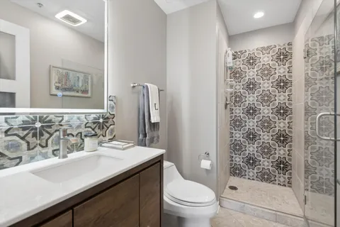 $680,000 | 500 West Superior Street, Unit 1602, Chicago, IL 60654