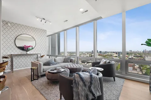 $680,000 | 500 West Superior Street, Unit 1602, Chicago, IL 60654