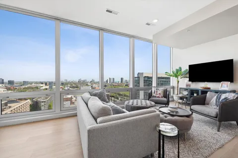 $680,000 | 500 West Superior Street, Unit 1602, Chicago, IL 60654