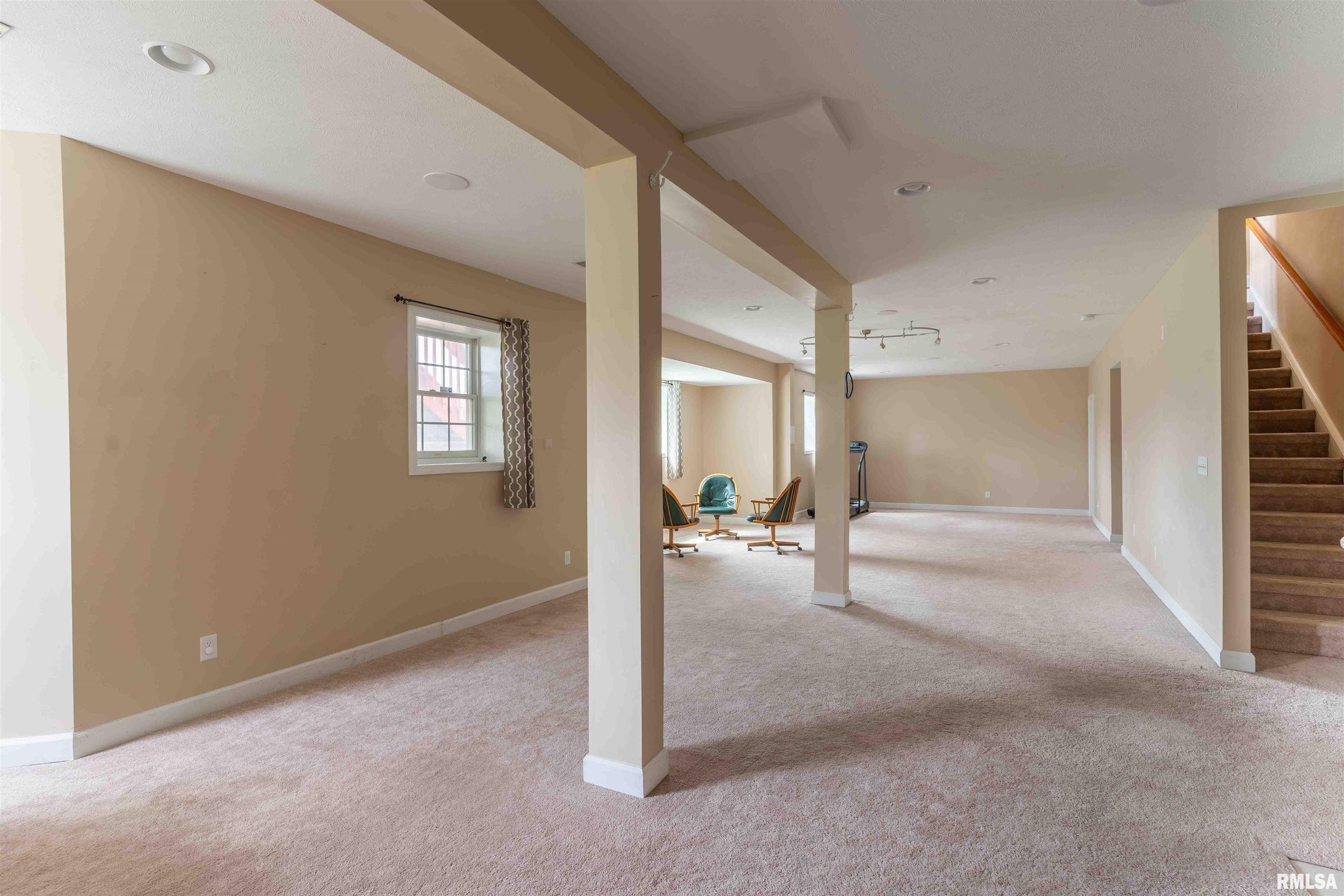 1918 West Geneva Road Peoria, IL 61615 - Photo 22 of 49 Gallery Image 22