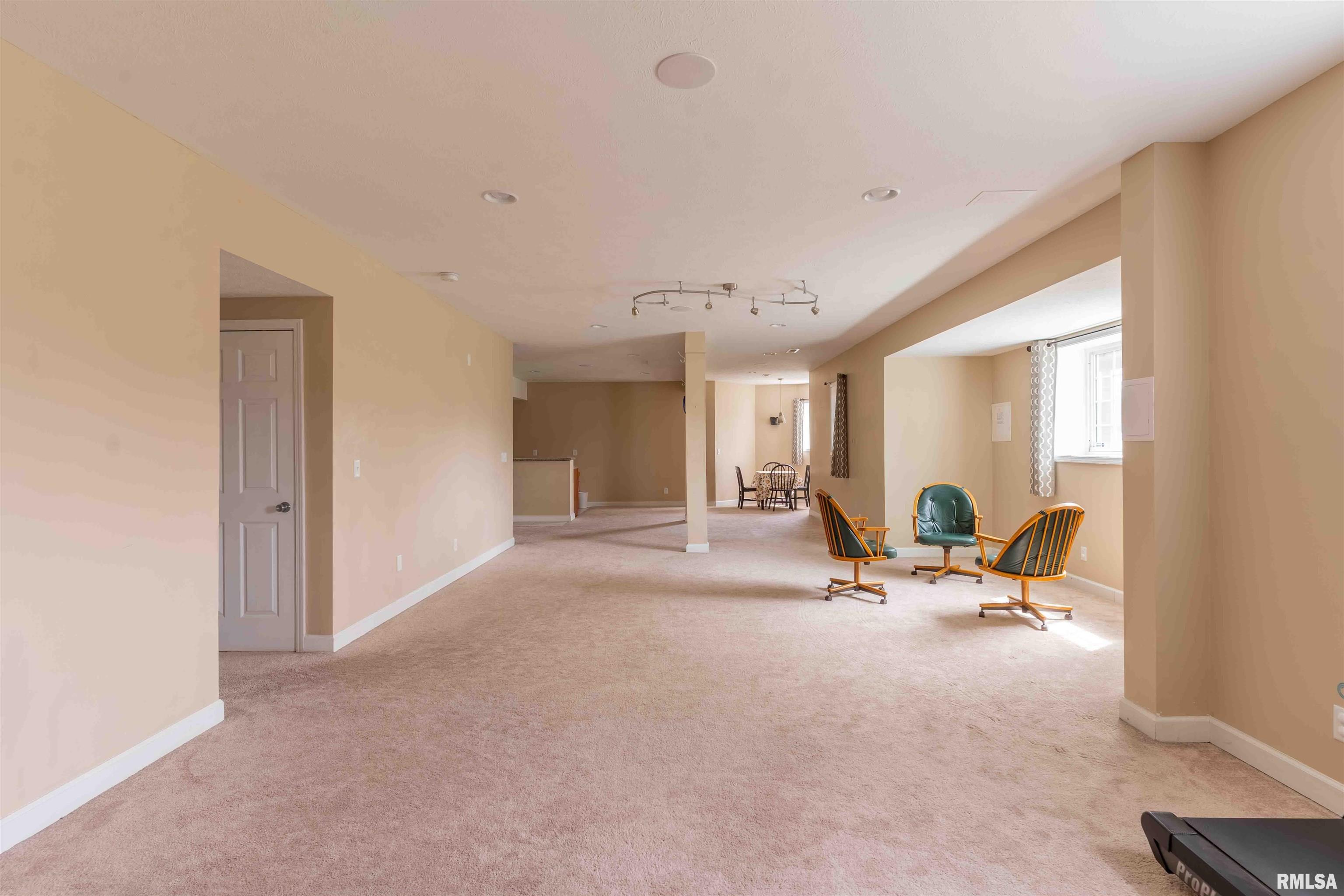 1918 West Geneva Road Peoria, IL 61615 - Photo 23 of 49 Gallery Image 23