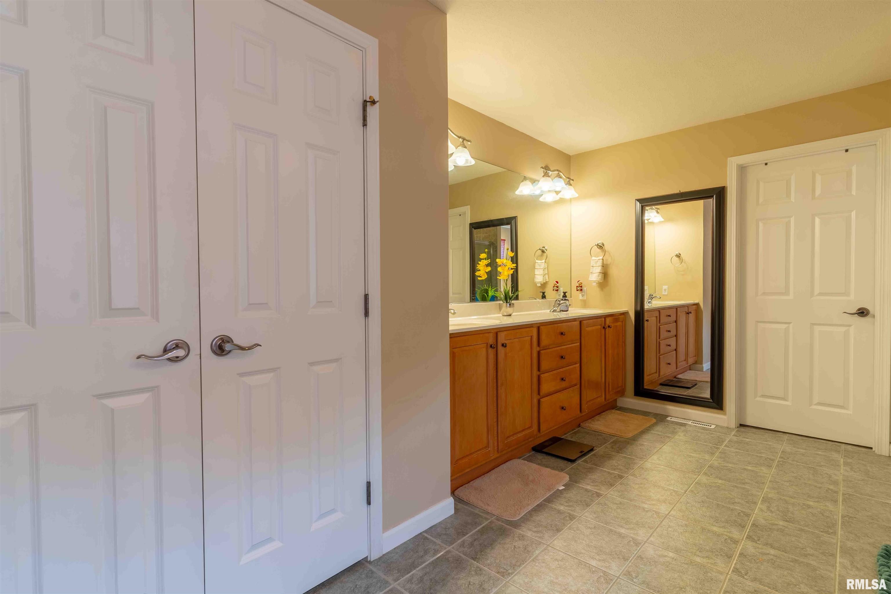 1918 West Geneva Road Peoria, IL 61615 - Photo 36 of 49 Gallery Image 36