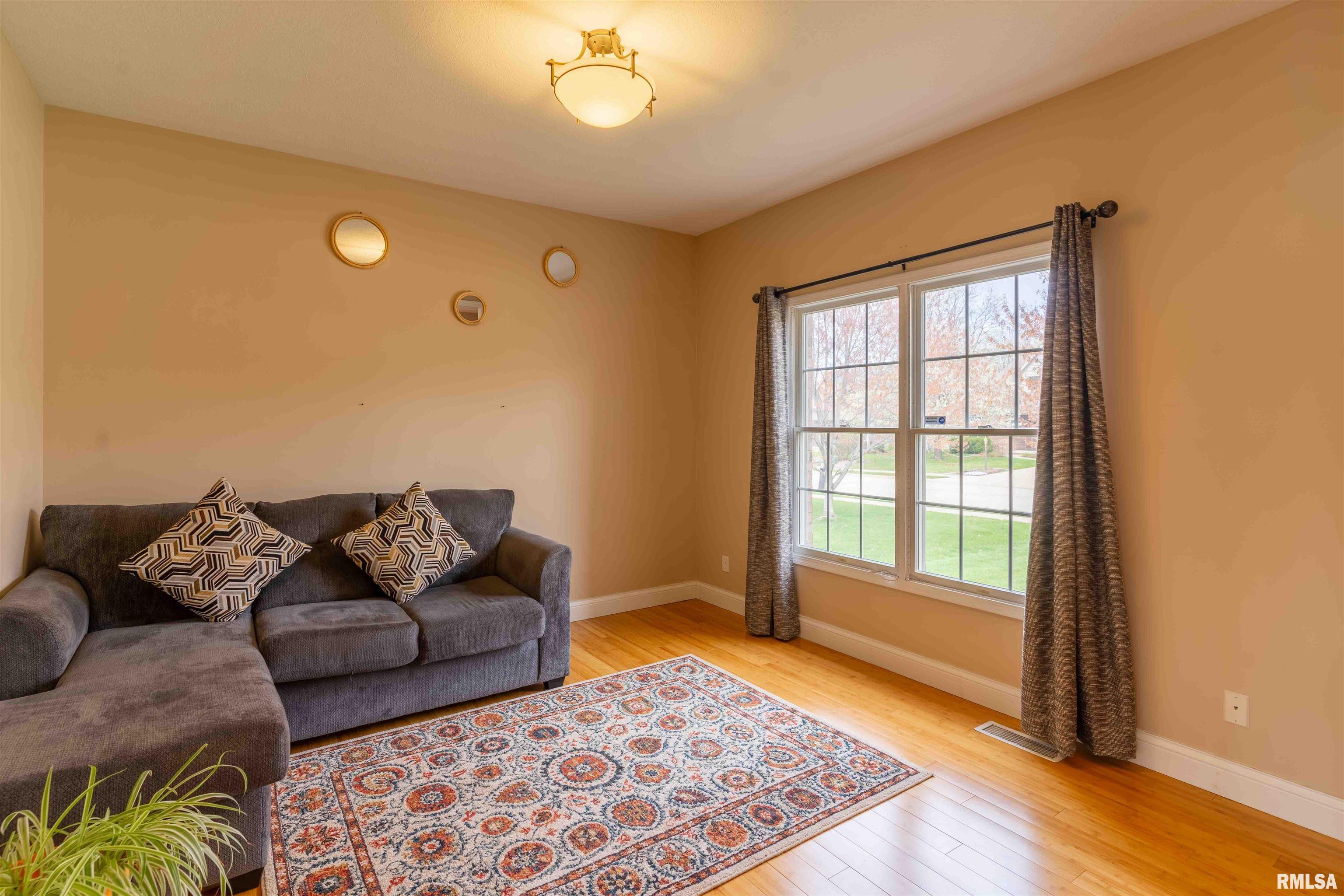1918 West Geneva Road Peoria, IL 61615 - Photo 6 of 49 Gallery Image 6