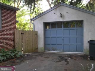 26 Green Valley Road Wallingford, PA 19086 - Photo 2 of 5