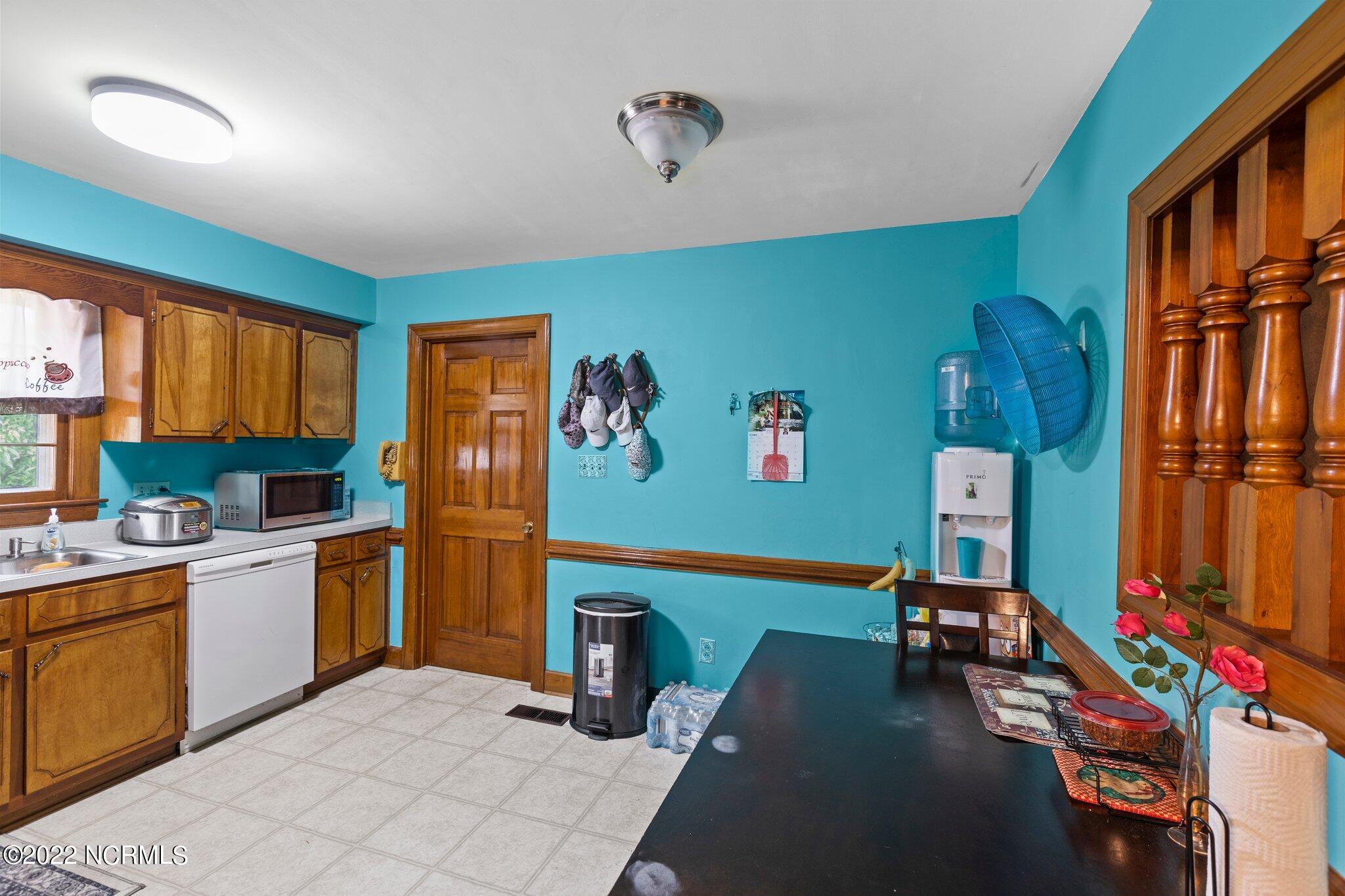1307 Kimberly Road New Bern, NC 28562 - Photo 12 of 24 Kitchen