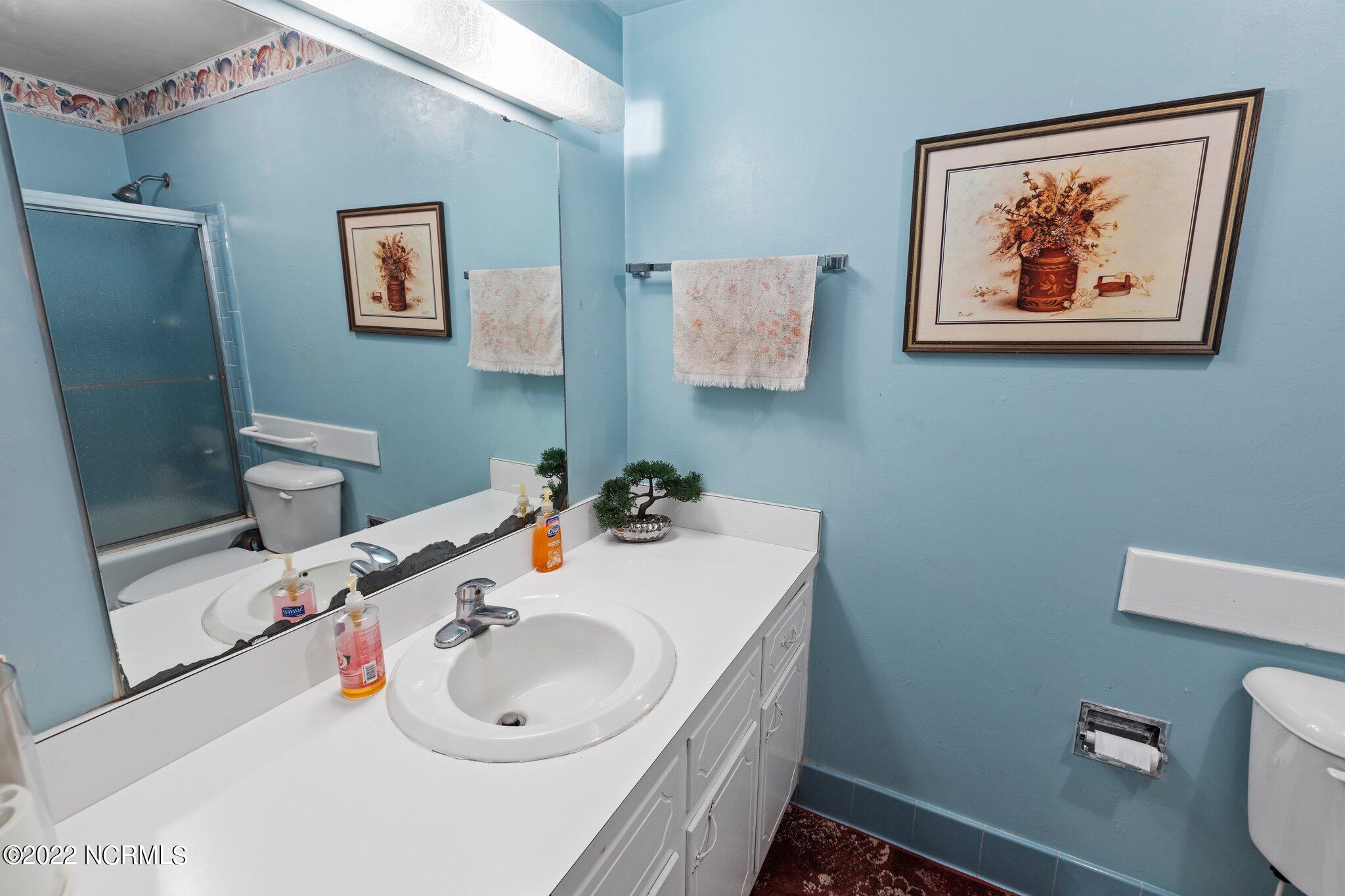 1307 Kimberly Road New Bern, NC 28562 - Photo 18 of 24 Bathroom