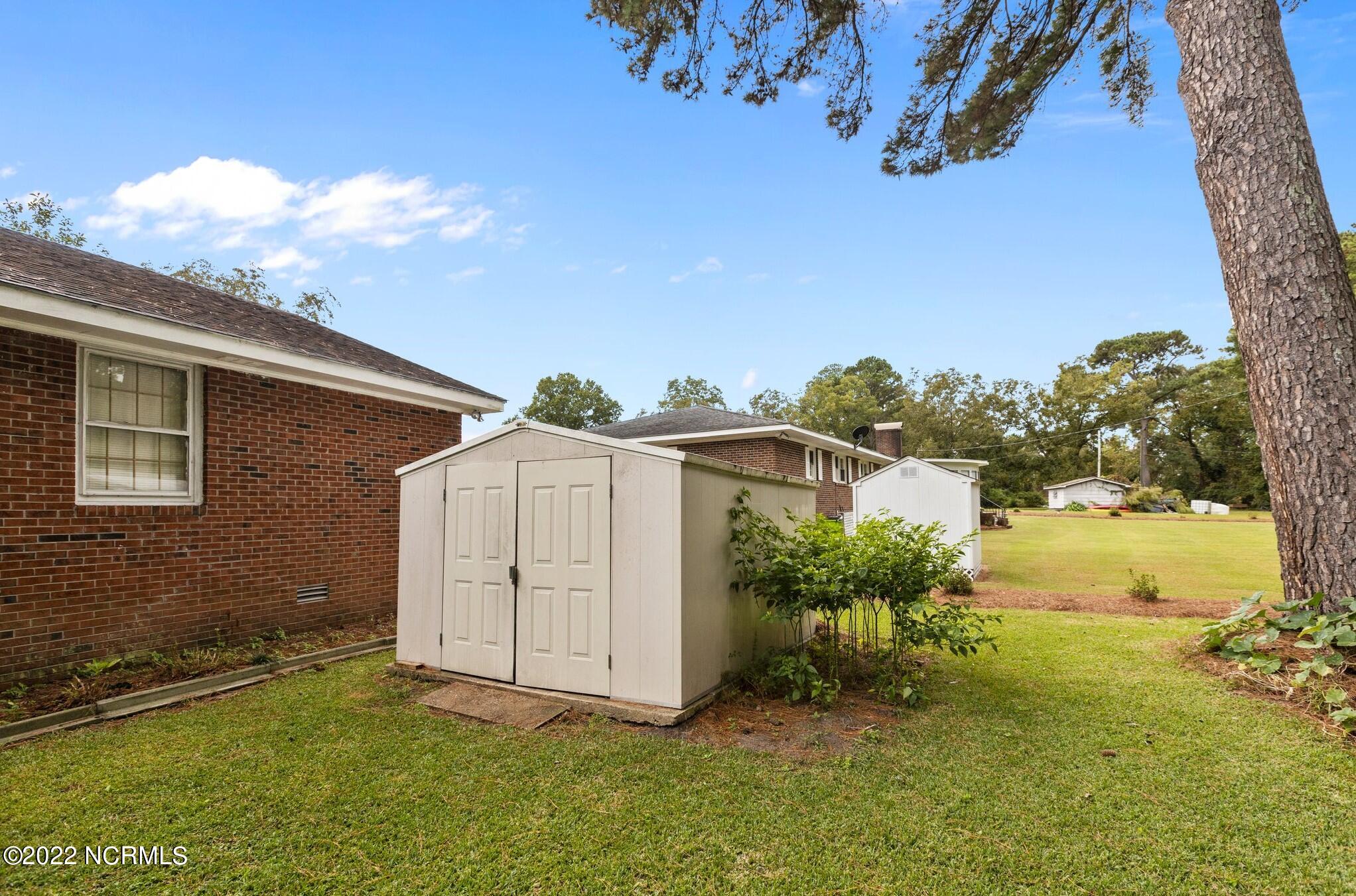 1307 Kimberly Road New Bern, NC 28562 - Photo 19 of 24 shed