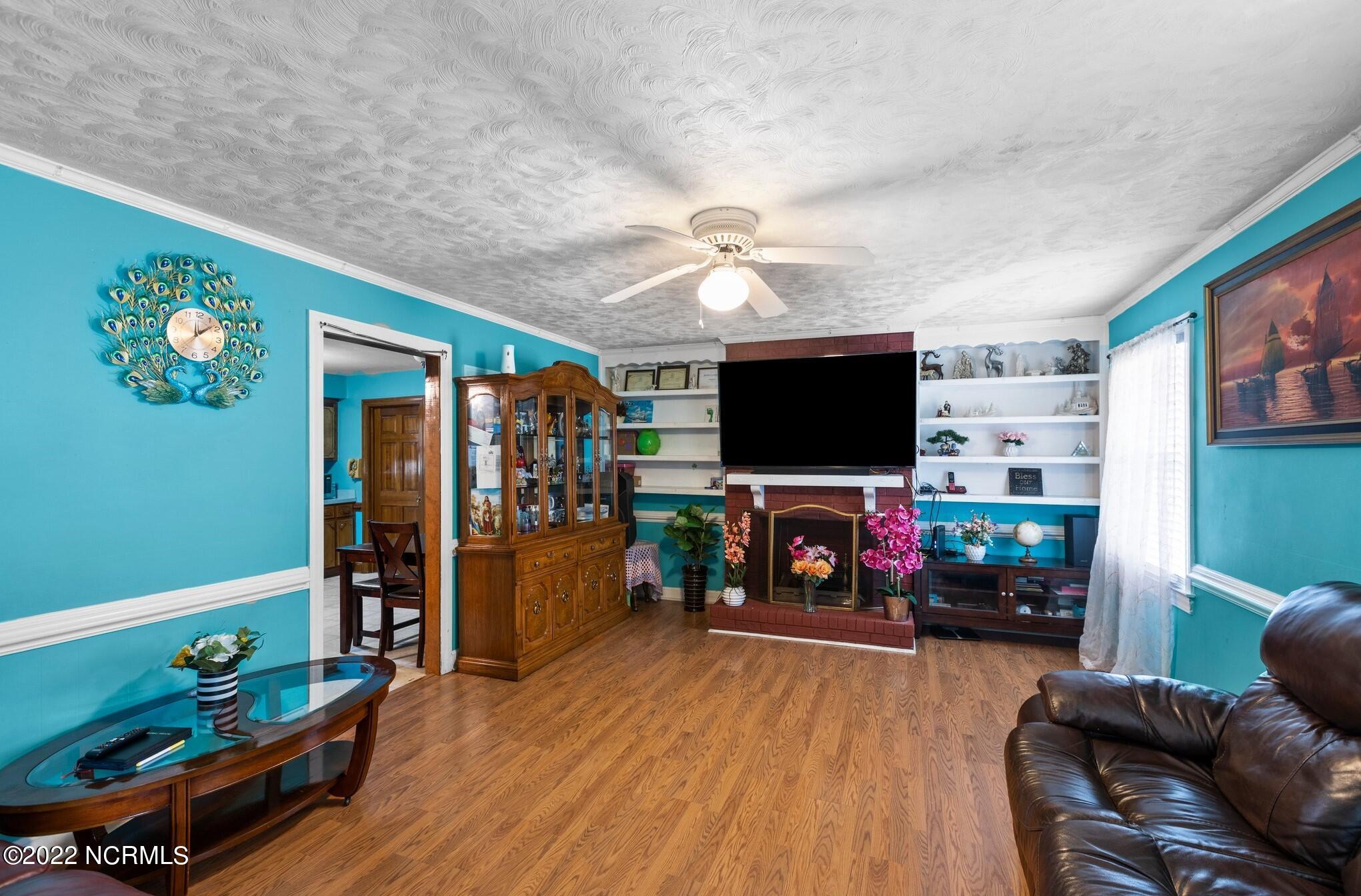1307 Kimberly Road New Bern, NC 28562 - Photo 7 of 24 Living Room