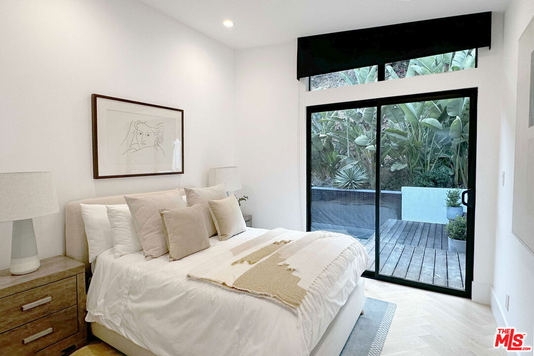 1541 Rising Glen Road Los Angeles, CA 90069 - Photo 16 of 19