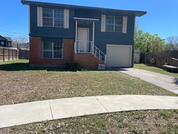$1,800 | 1070 Golden Gate Circle, Corpus Christi, TX 78416