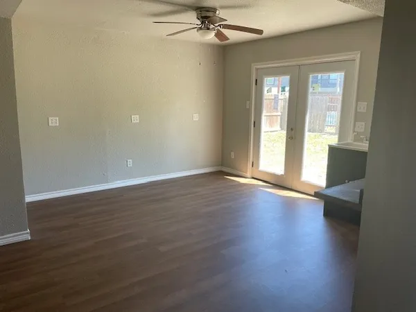 $1,800 | 1070 Golden Gate Circle, Corpus Christi, TX 78416