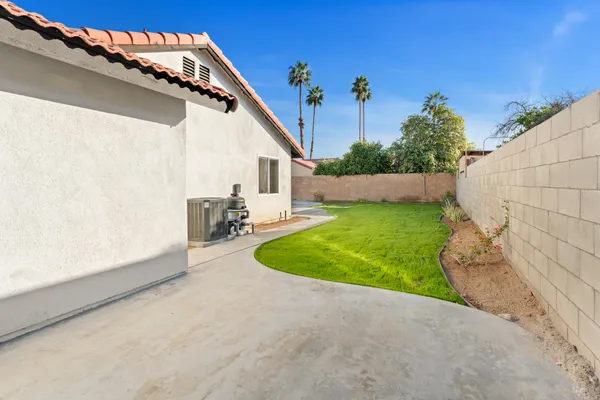 a picture of a bathroom