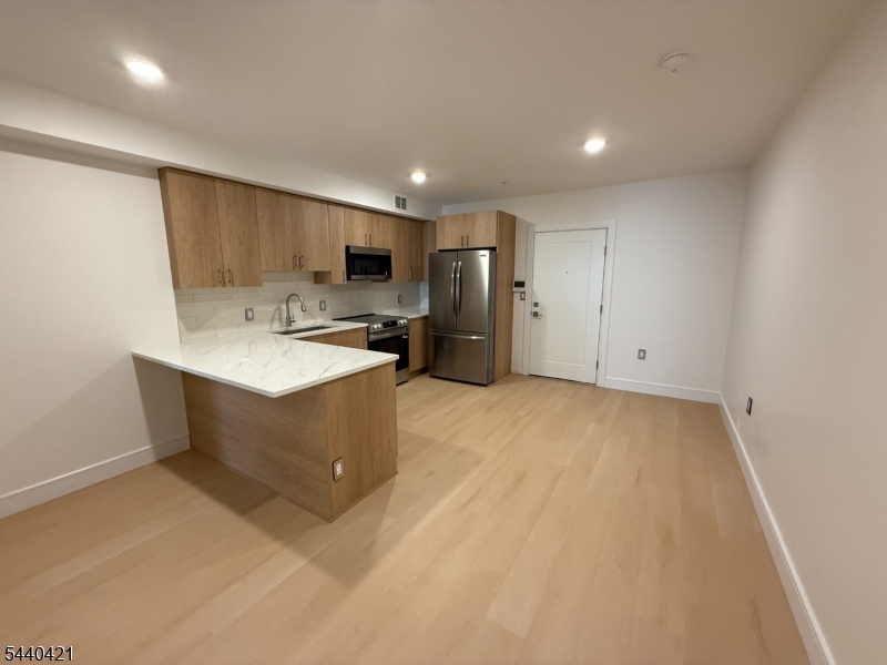 627 Valley Road, Unit C Montclair, NJ 07043 - Photo 4 of 30