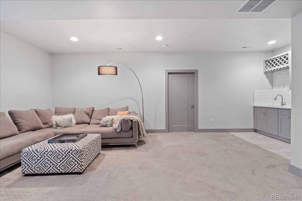 2533 Emerson Street Denver, CO 80205 - Photo 27 of 37