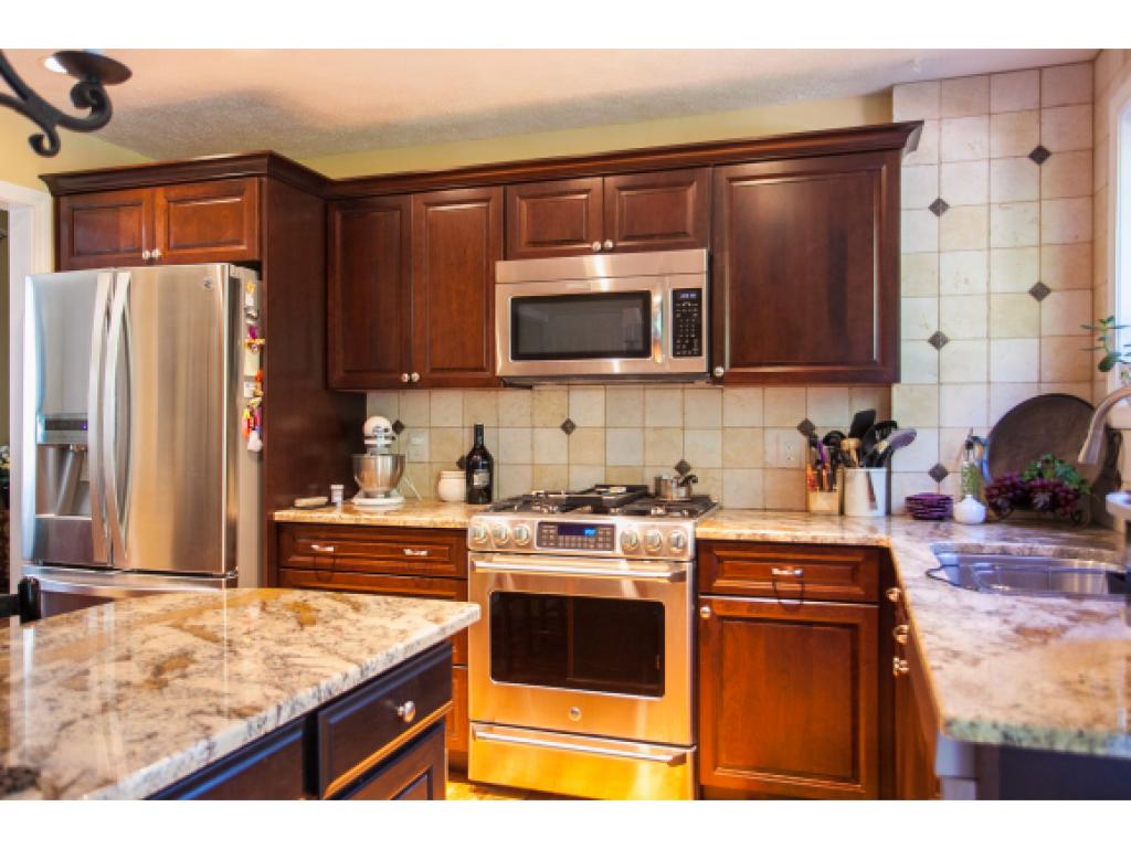 115 Rockingham Road Londonderry, NH 03053 - Photo 2 of 30 Gallery Image 2