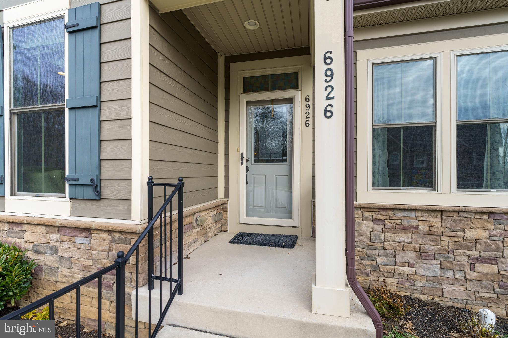 6926 Summit Circle Baltimore, MD 21239 - Photo 3 of 52 Welcoming covered front porch