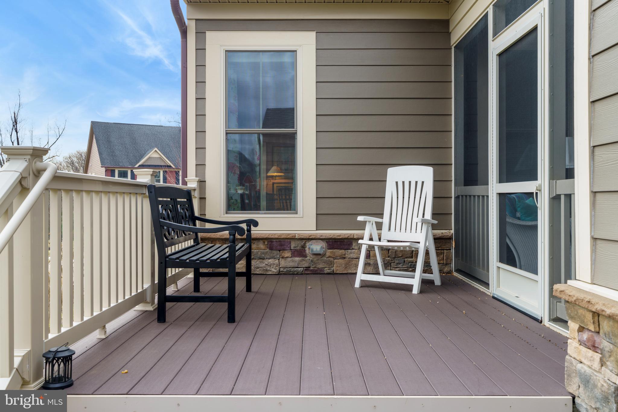 6926 Summit Circle Baltimore, MD 21239 - Photo 37 of 52 Deck area off of porch and then easy access to yd