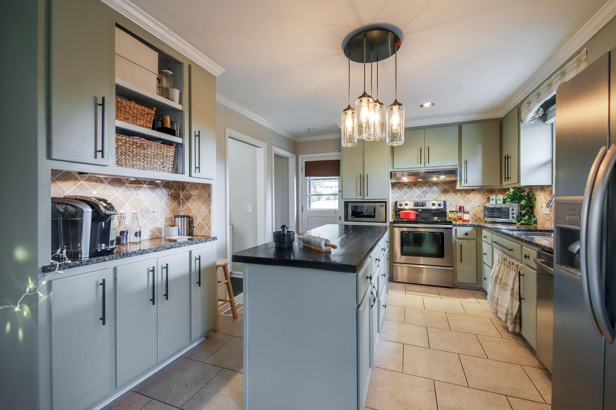 100 Chiroc Road Hendersonville, TN 37075 - Photo 2 of 28 Awesome kitchen with center island. Granite. Lots of storage!