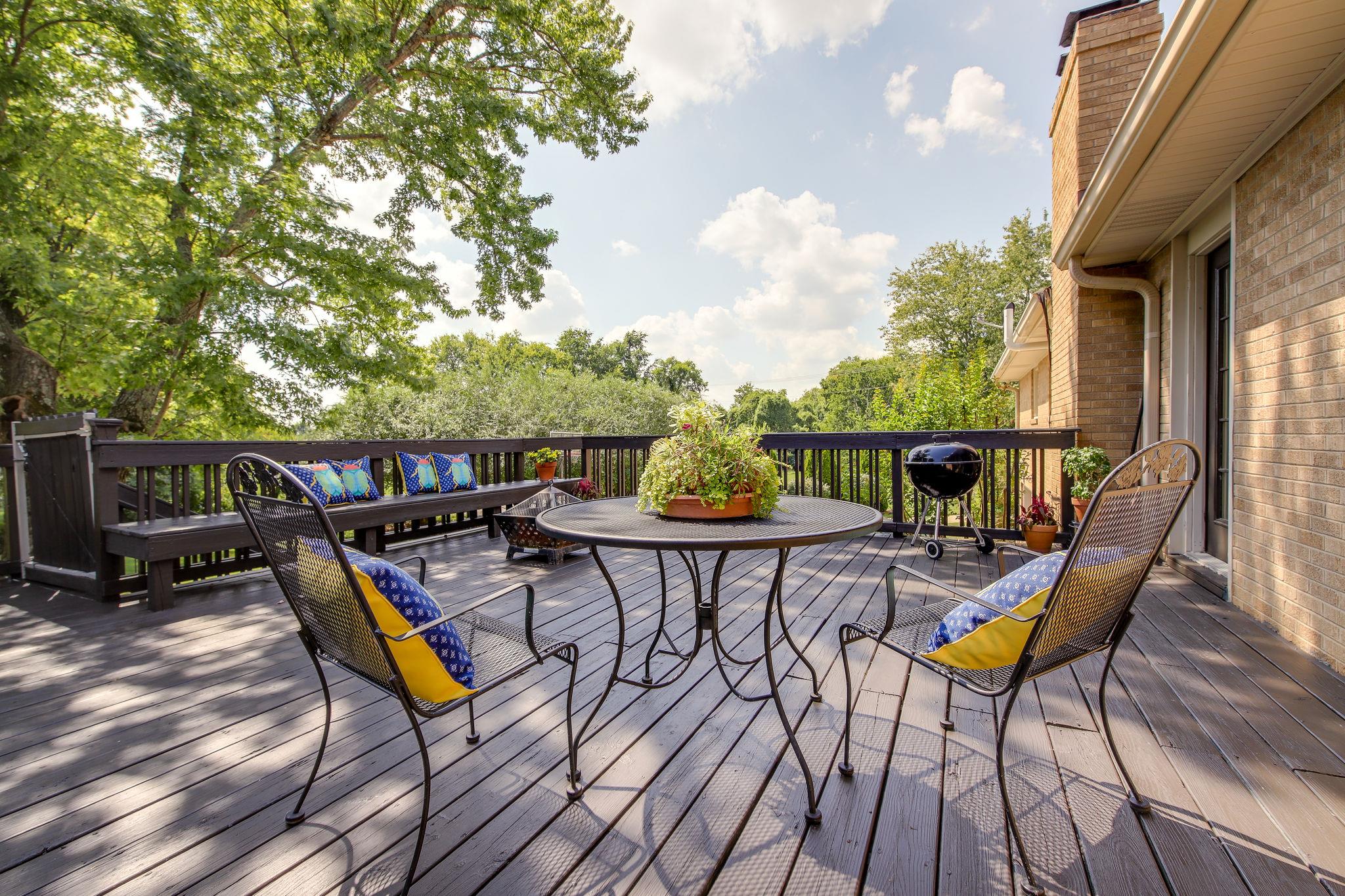 100 Chiroc Road Hendersonville, TN 37075 - Photo 22 of 28 Nice deck for sitting or entertaining!! Must be 16'x16' at a minimum. I need to measure that. HUGE!