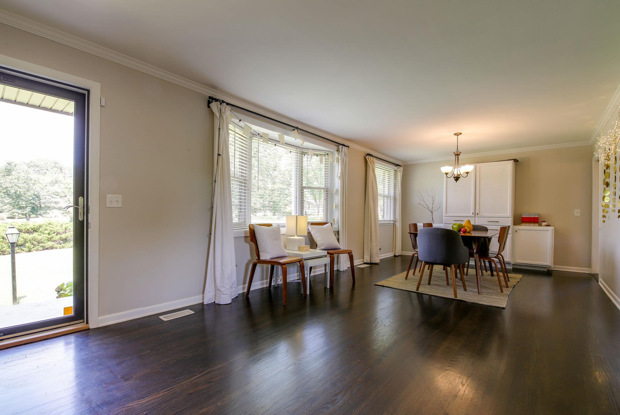100 Chiroc Road Hendersonville, TN 37075 - Photo 6 of 28 From entering front door there and looking to the left...a bay window seating area and built-ins in the dining room far end.
