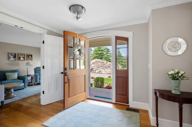 a view of an entryway with workspace