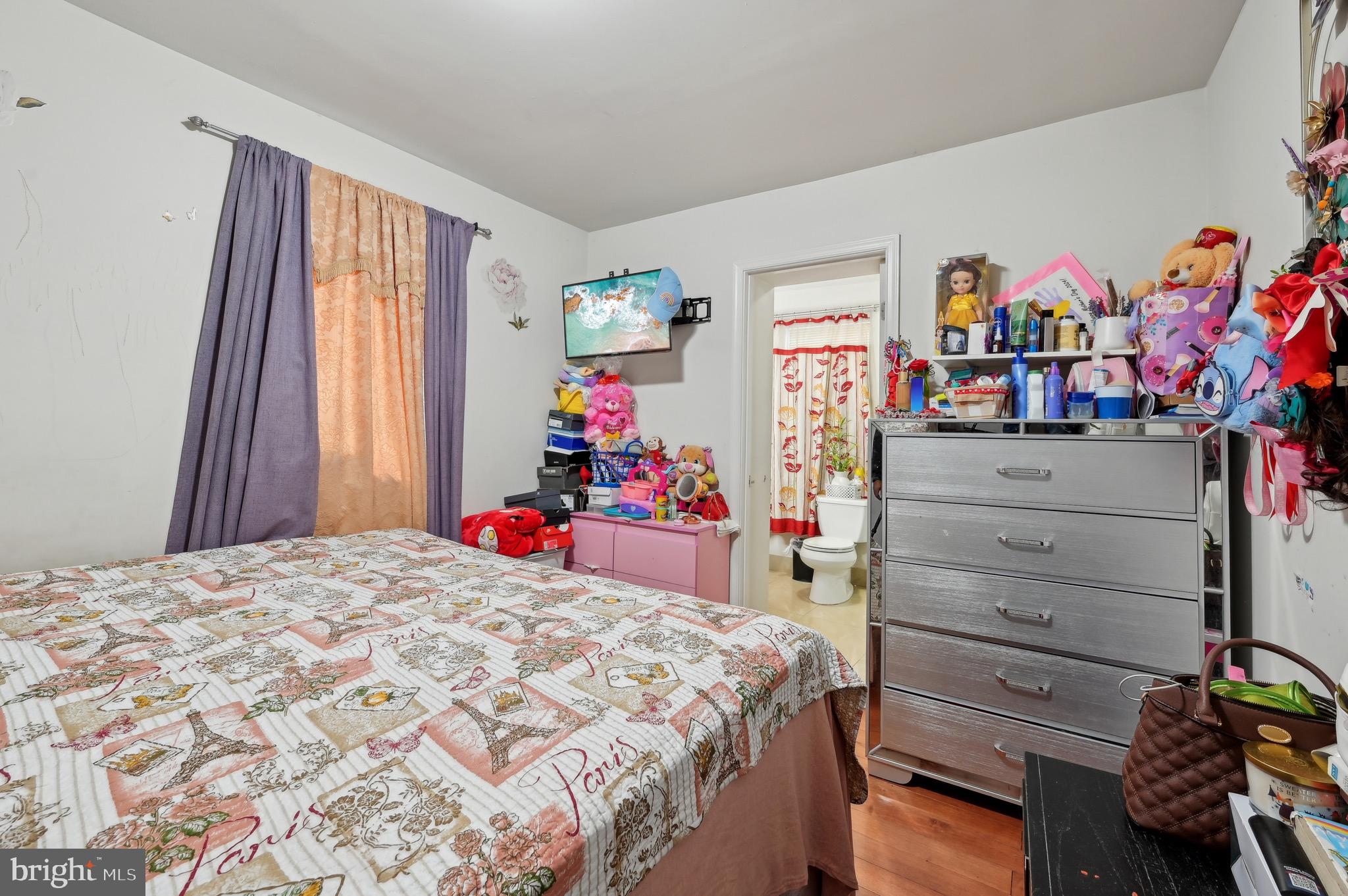 4101 Oak Road Baltimore, MD 21227 - Photo 11 of 25 a bedroom with a bed and a dresser