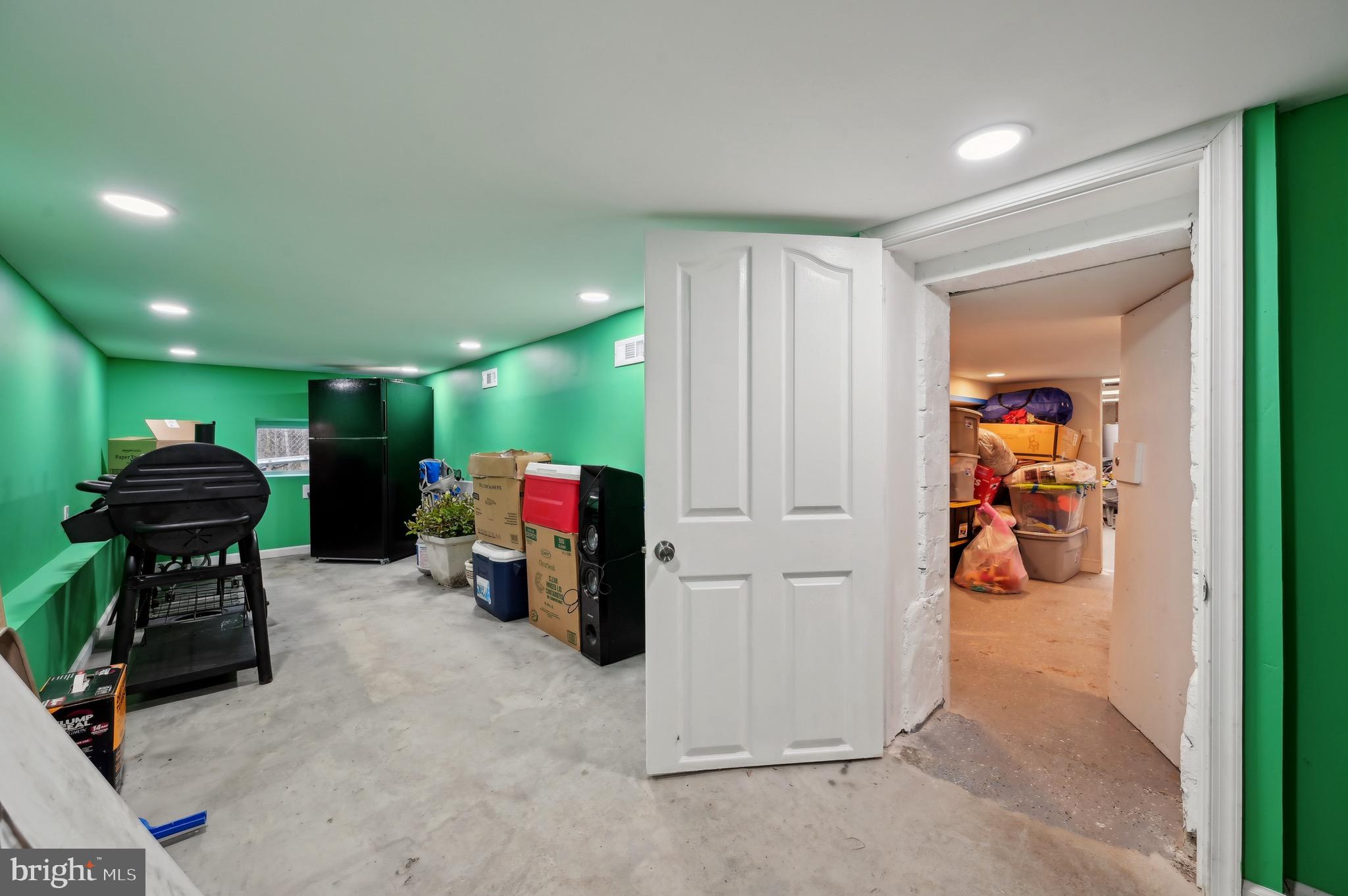 4101 Oak Road Baltimore, MD 21227 - Photo 19 of 25 a view of a room with gym equipment
